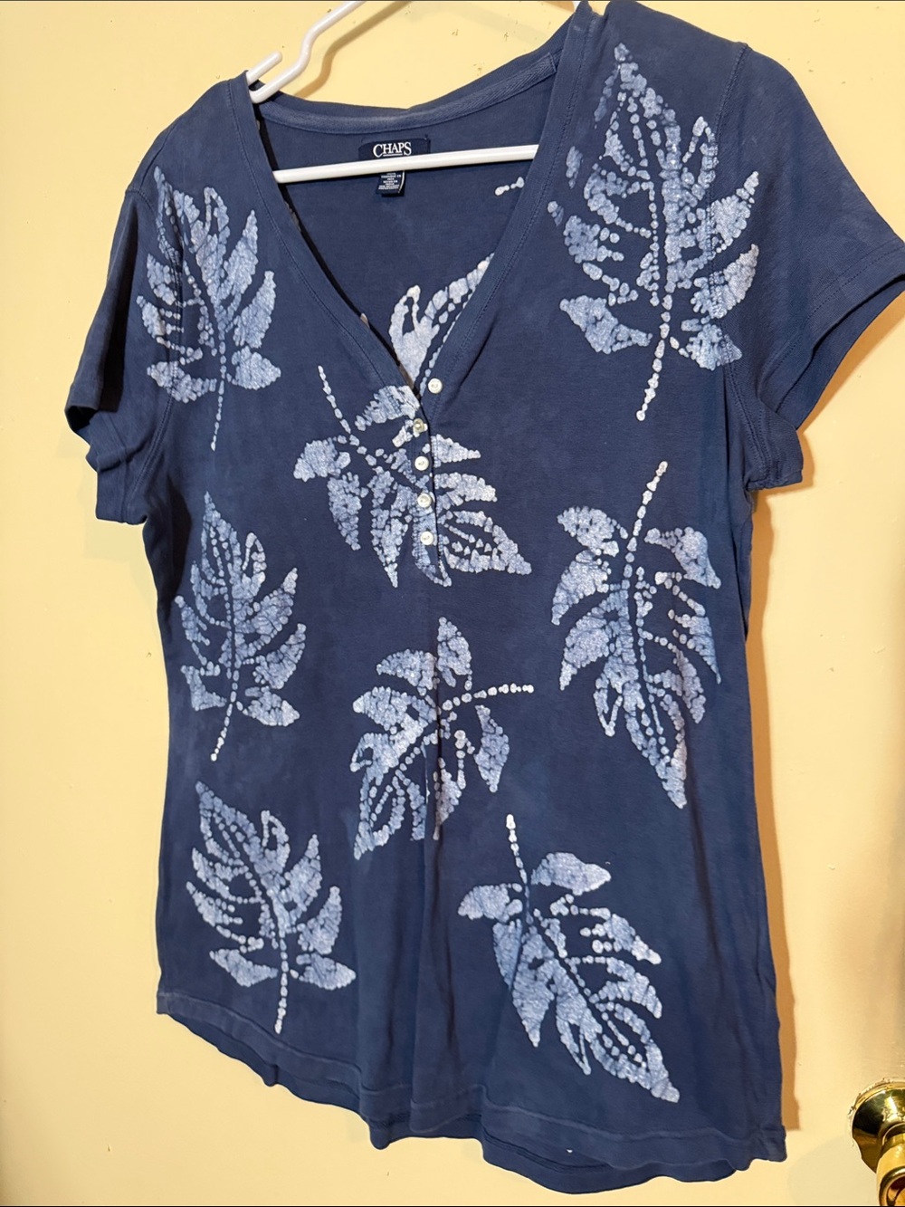 Chaps Navy Blue Leaf Print Short Sleeve V-Neck Tee